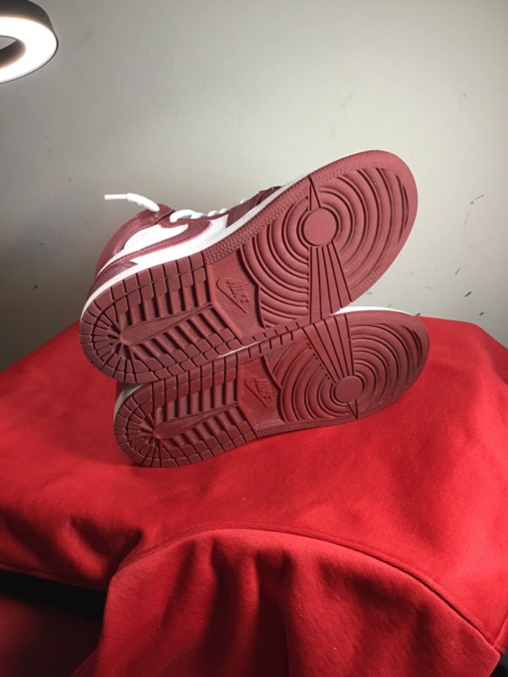 😎❤️Jordan’s 1 Retro High OG, Artisanal Team Red (GS), size 13C, good condition - Picture 7 of 7
